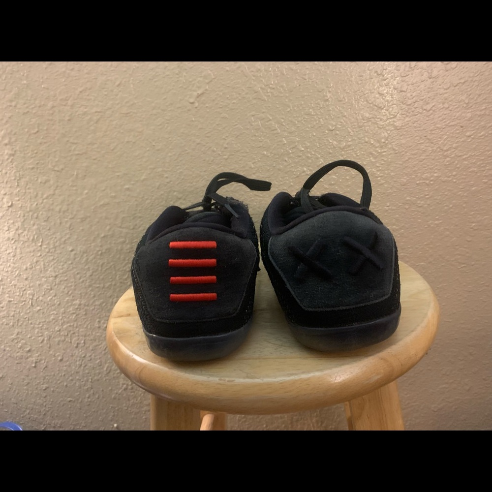 Nike Kobe basketball shoes - Picture 2 of 5